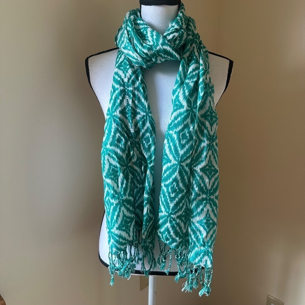 *MARYAM* Green x White Pattern Fashion Tassel Scarf